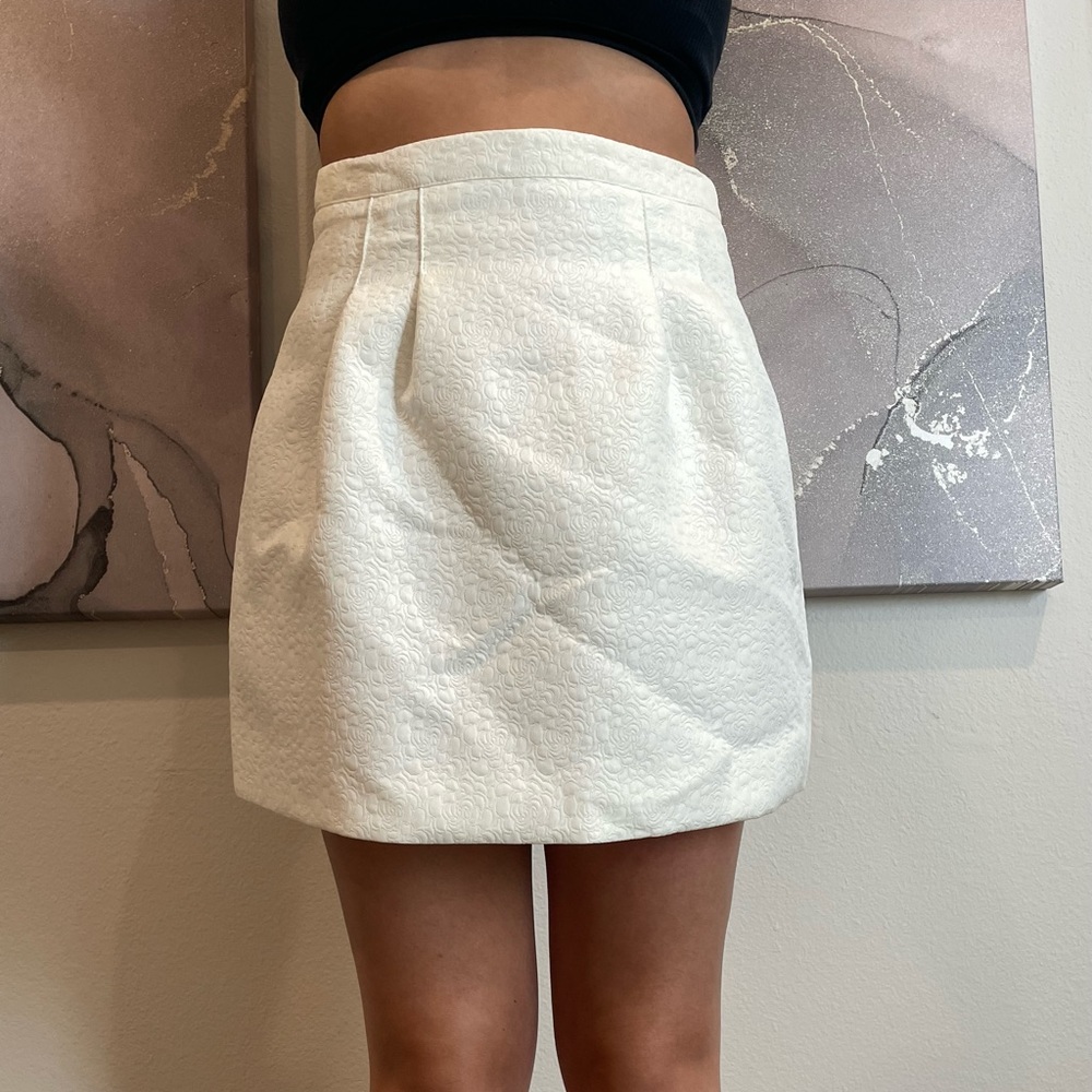 Floral embossed white mini skirt